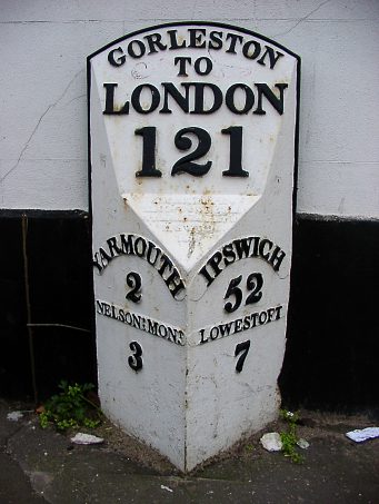detail of Gorleston milepost at TG525051