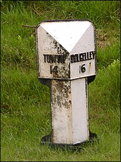 detail of Cefn y Clawdd milepost at SH758139